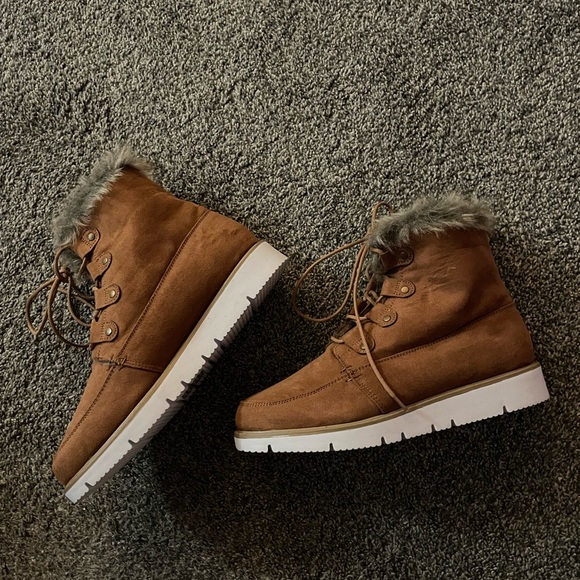 New JustFab Clover Fur Boots - Picture 5 of 8